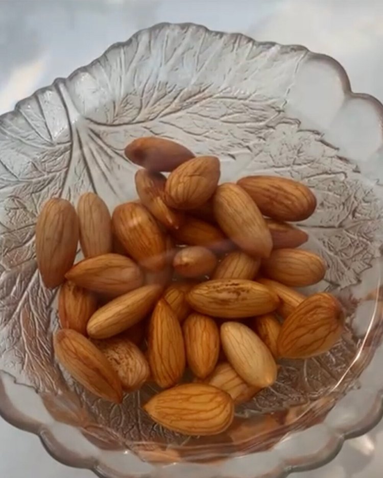 Almonds vs Soaked Almonds